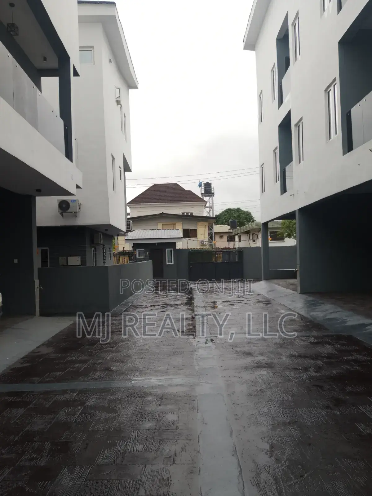 4bdrm Townhouse/Terrace in Adeniyi Jones for sale