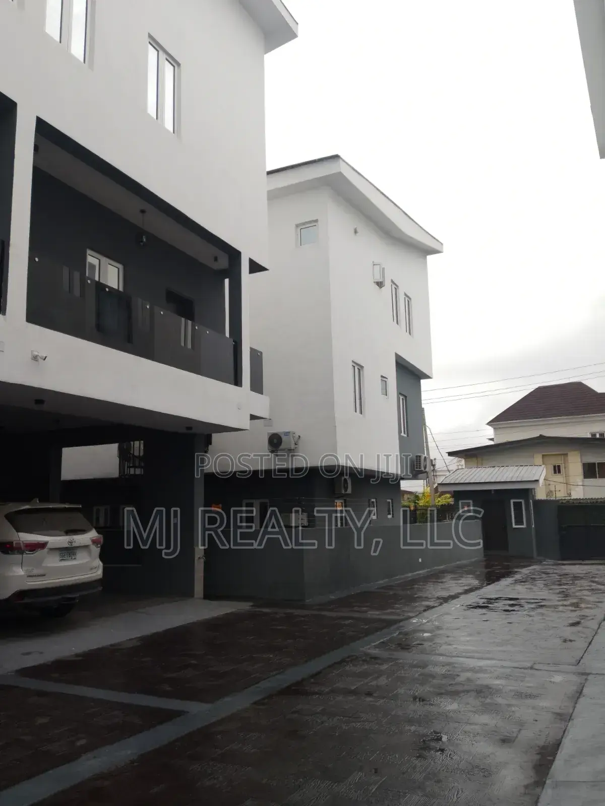 4bdrm Townhouse/Terrace in Adeniyi Jones for sale