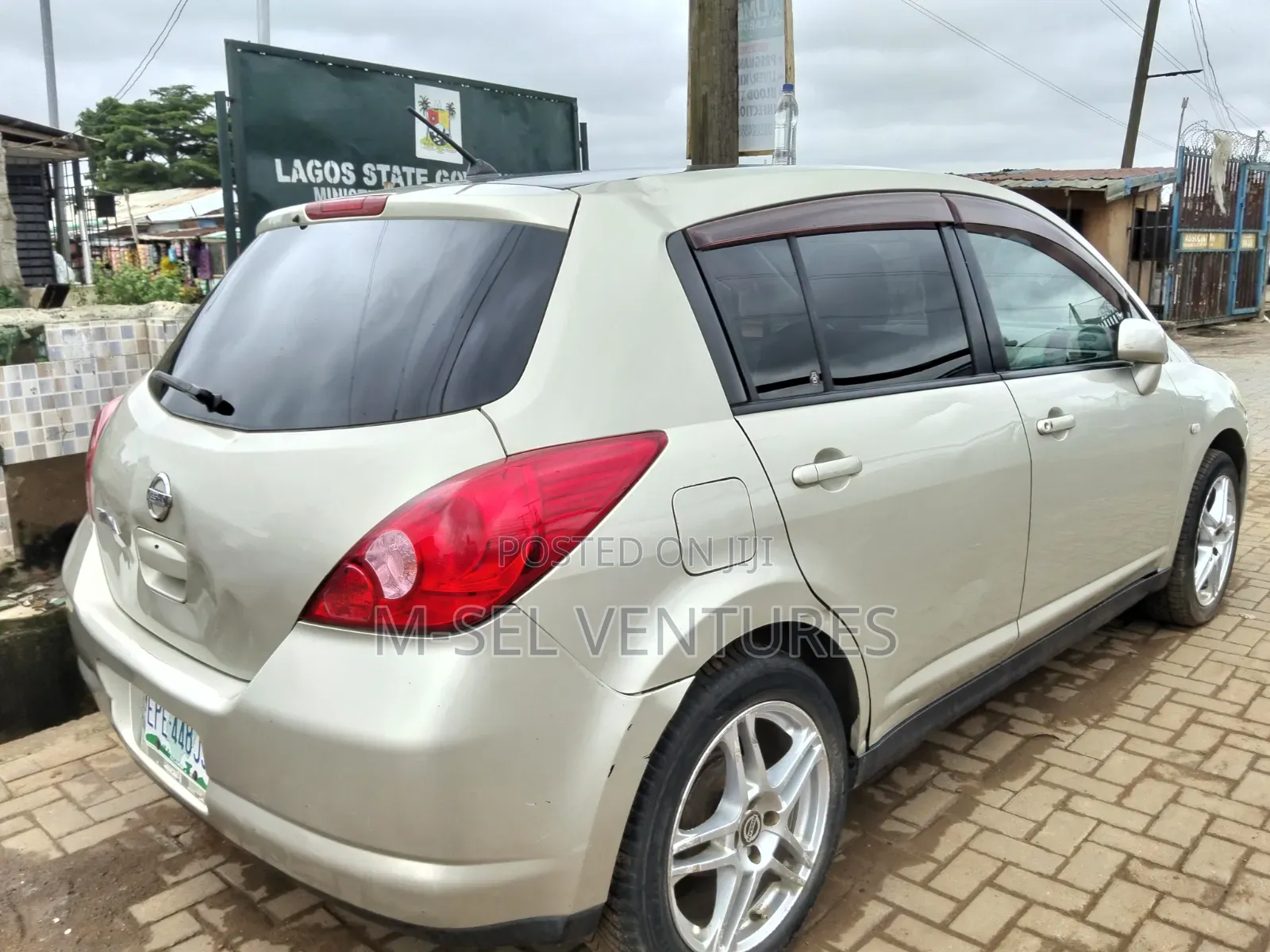 Nissan Tiida 2005 Gold