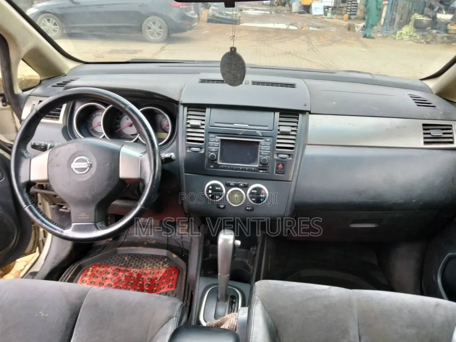 Nissan Tiida 2005 Gold