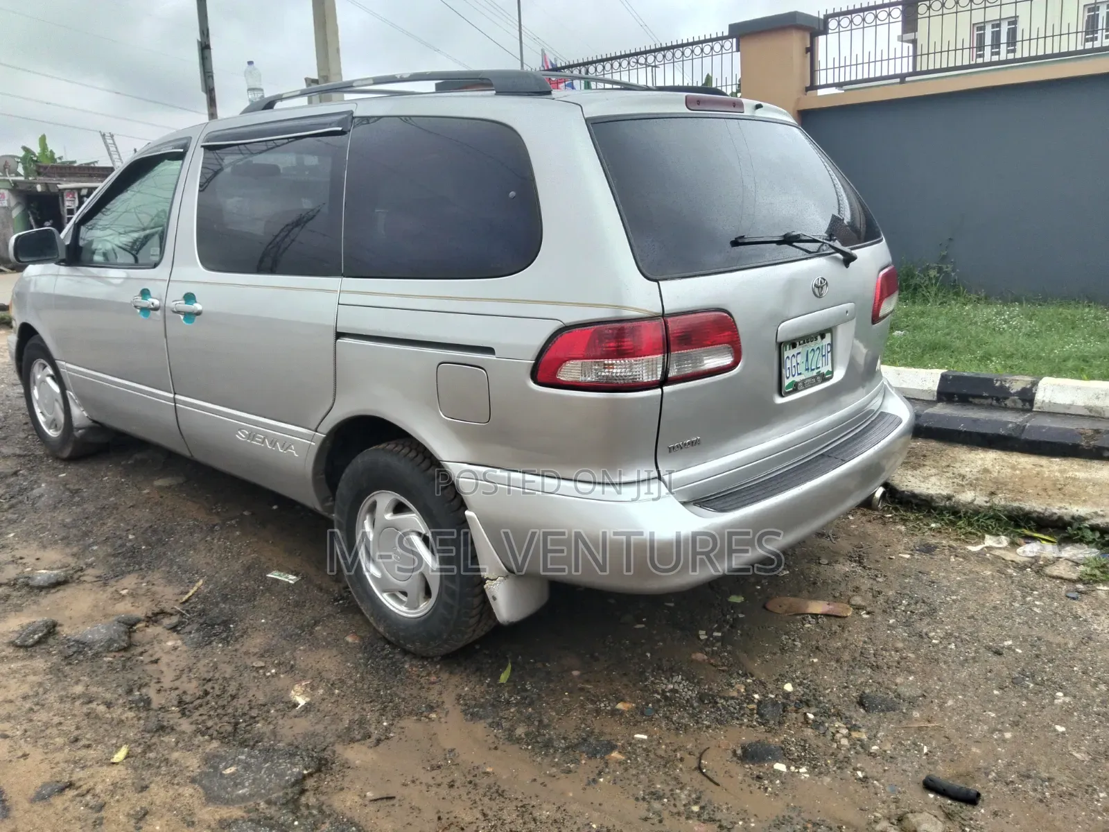 Toyota Sienna 2002 Silver