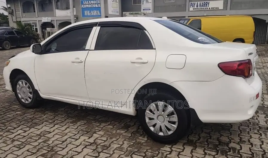 Toyota Corolla LE 4dr Sedan (1.8L 4 cyl 4A) 2009 White