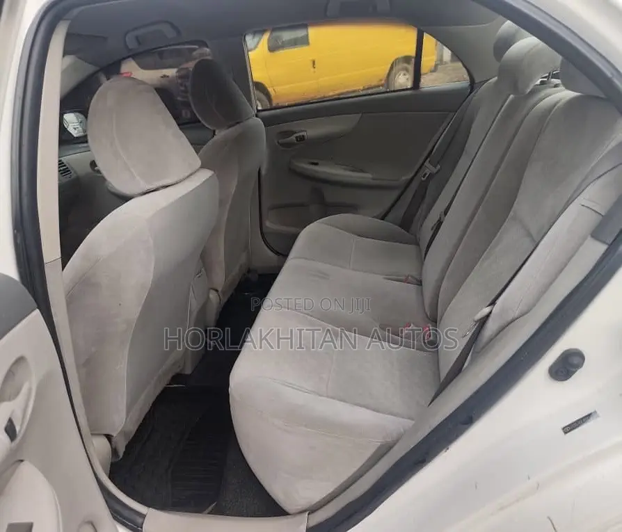 Toyota Corolla LE 4dr Sedan (1.8L 4 cyl 4A) 2009 White