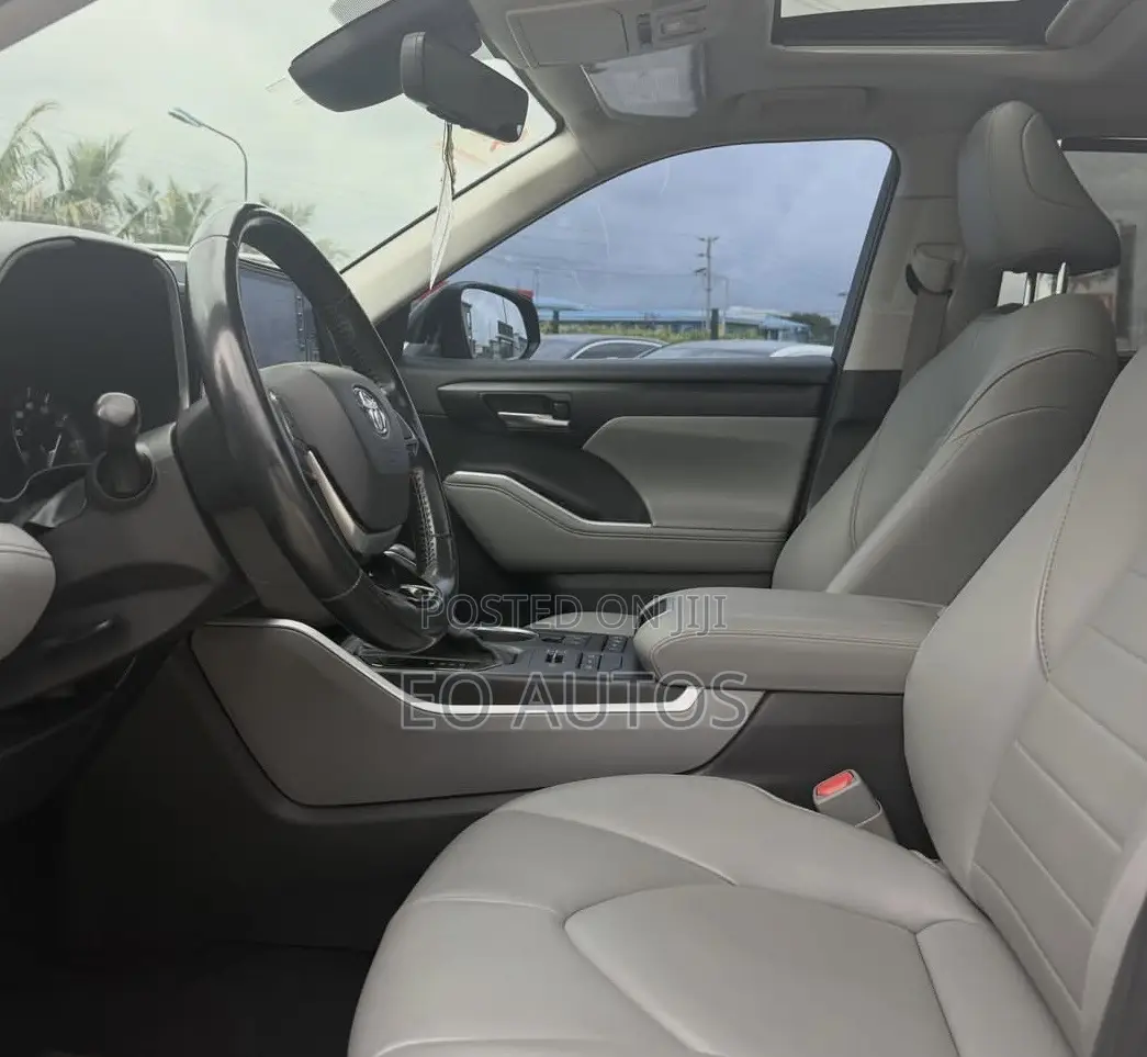 Toyota Highlander XLE 2021 Blue