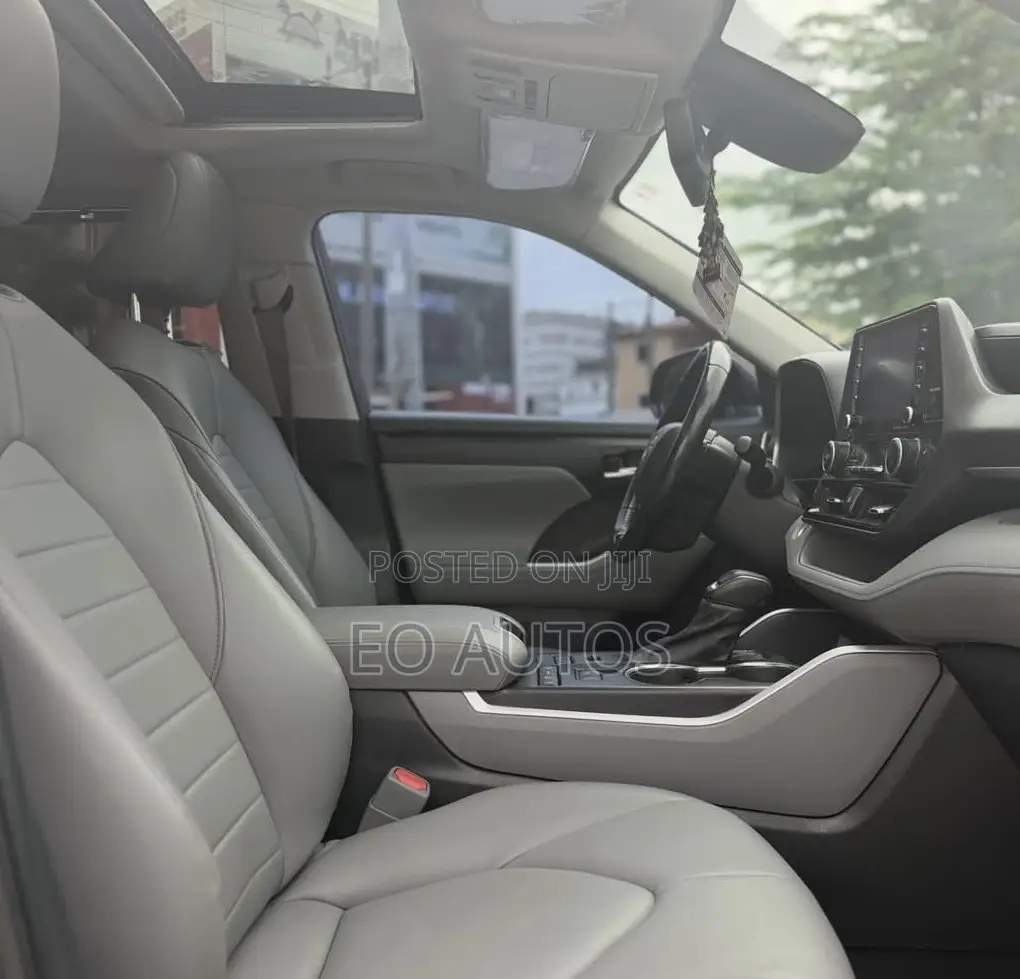 Toyota Highlander XLE 2021 Blue