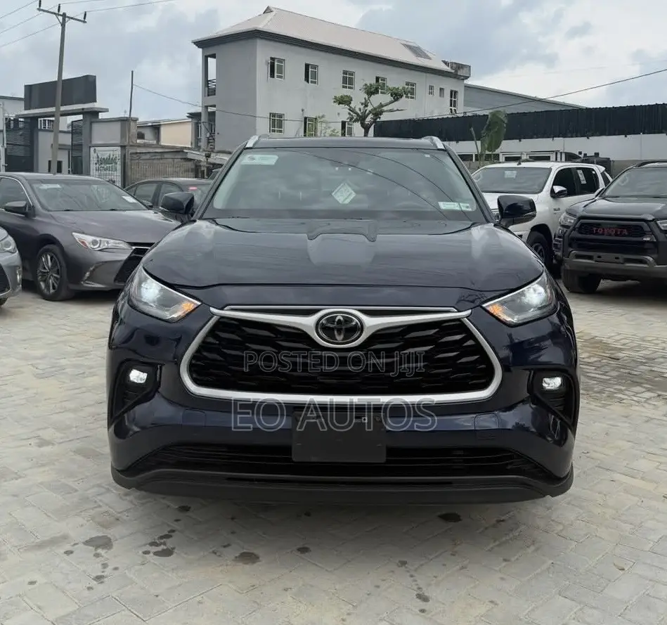 Toyota Highlander XLE 2021 Blue