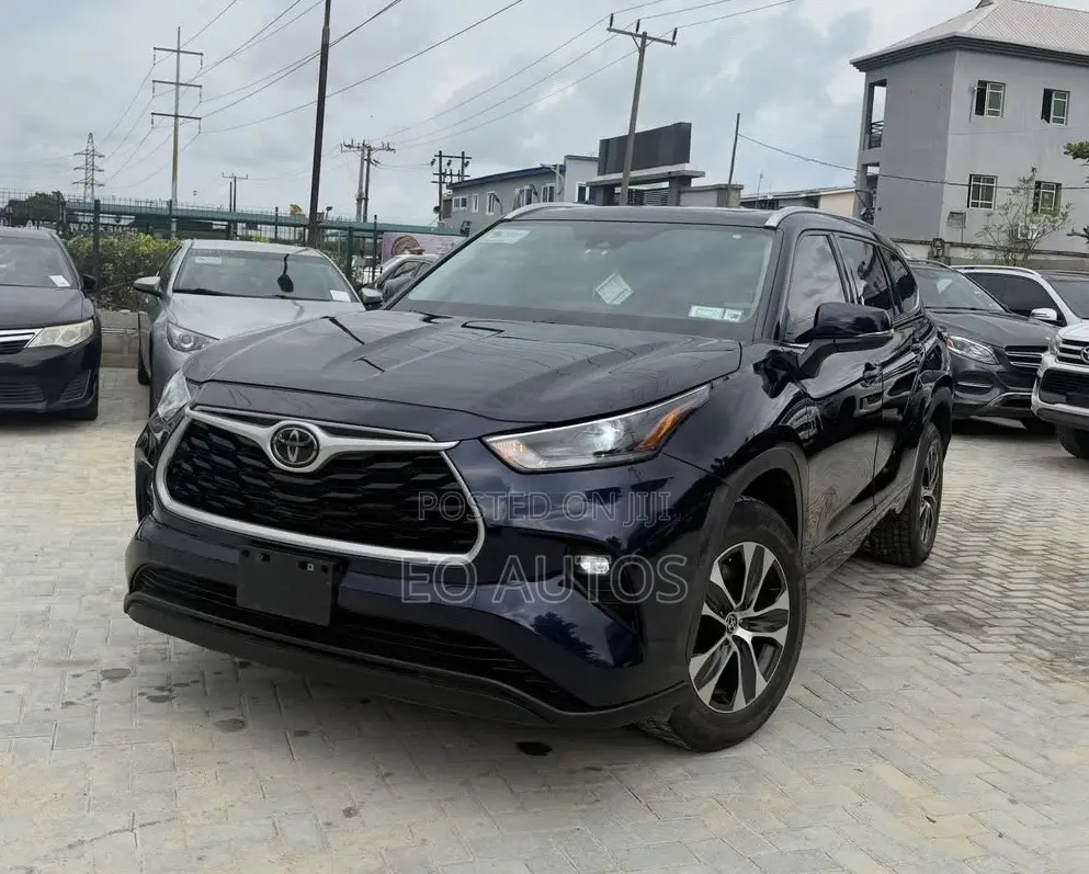 Toyota Highlander XLE 2021 Blue