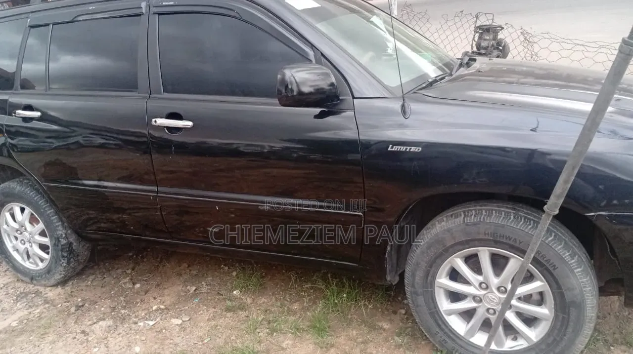 Toyota Highlander Base FWD 2003 Black