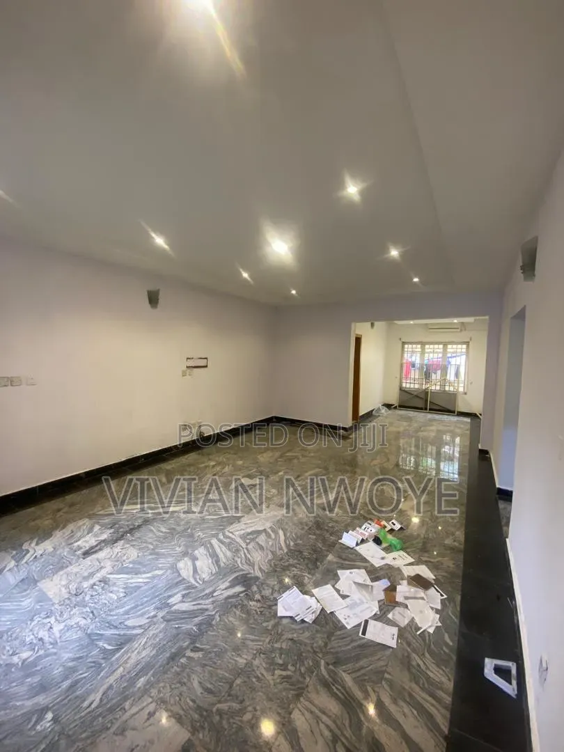 3bdrm Apartment in Lekki Phase 1 for rent