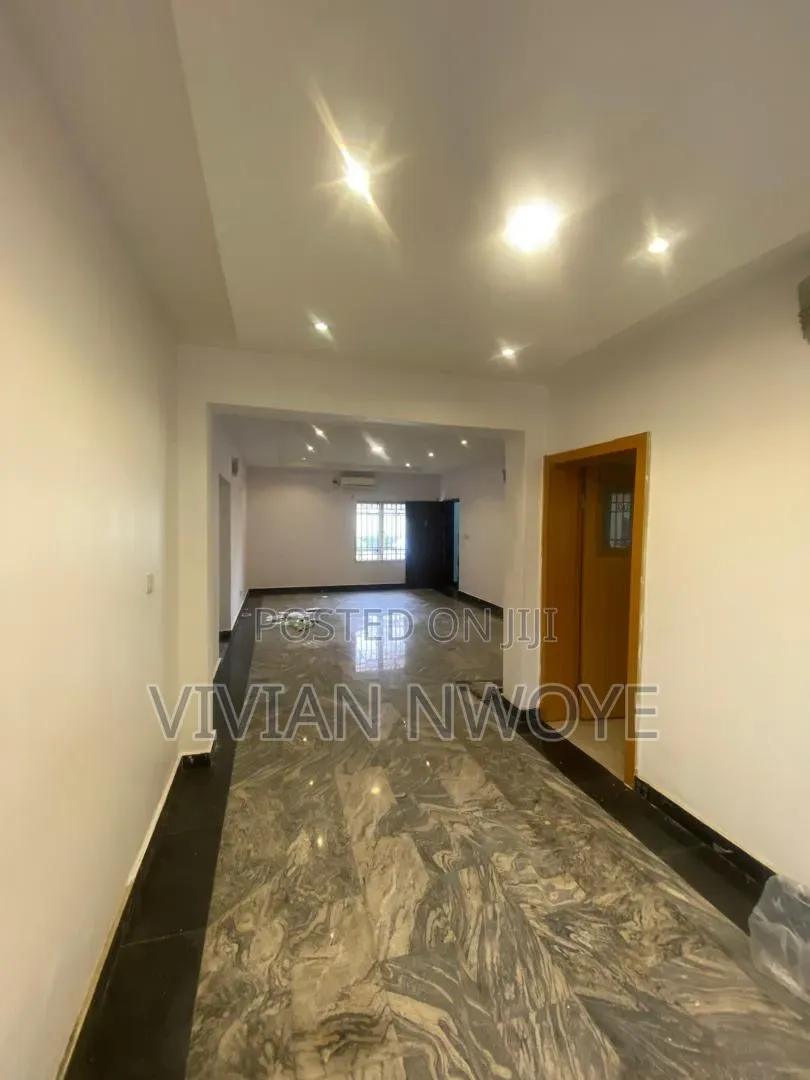 3bdrm Apartment in Lekki Phase 1 for rent