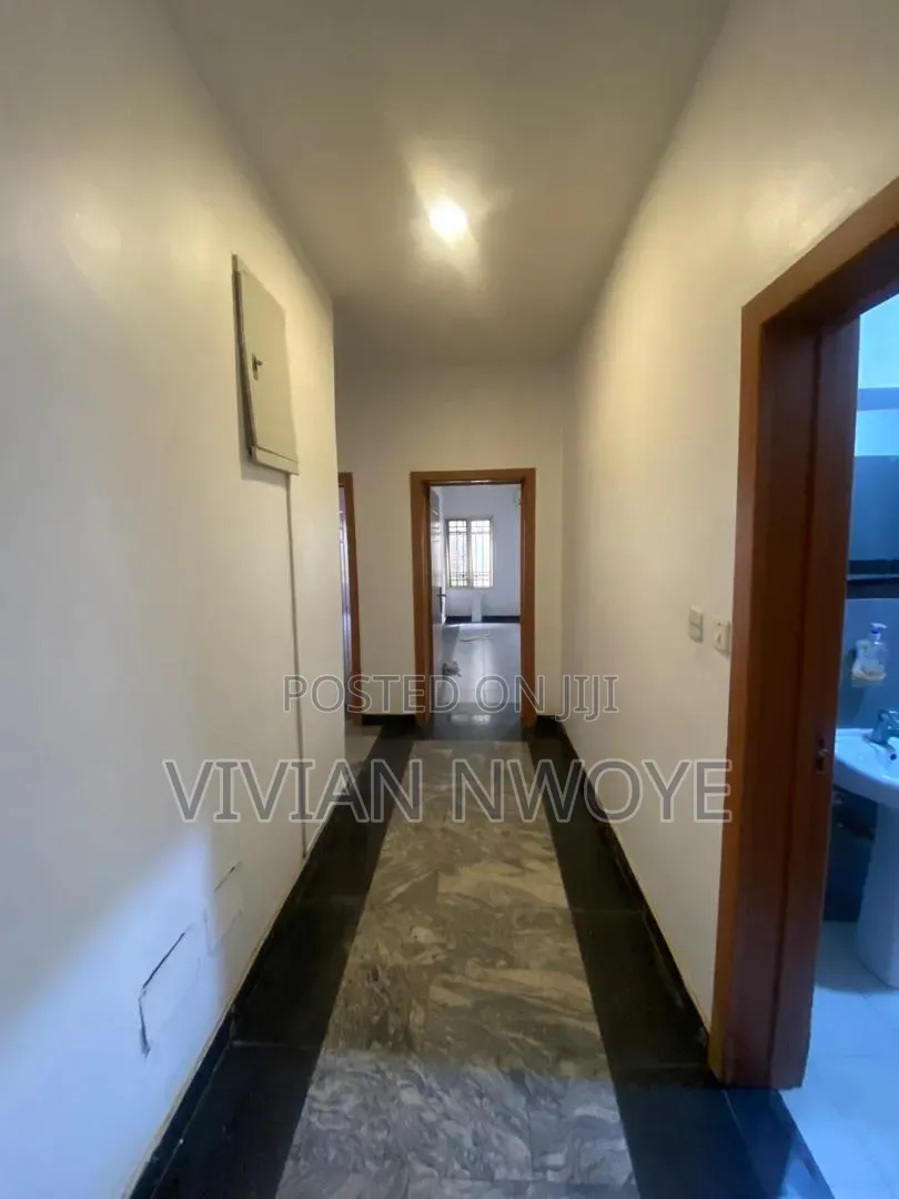 3bdrm Apartment in Lekki Phase 1 for rent