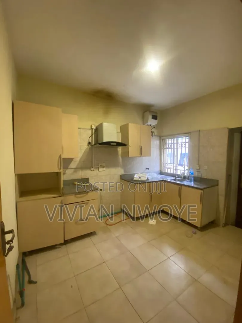 3bdrm Apartment in Lekki Phase 1 for rent