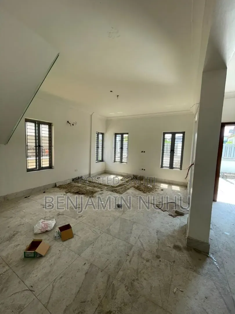 4bdrm Duplex in Victoria Island for rent