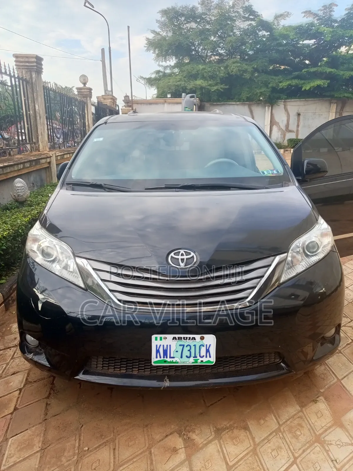 Toyota Sienna 2011 Black