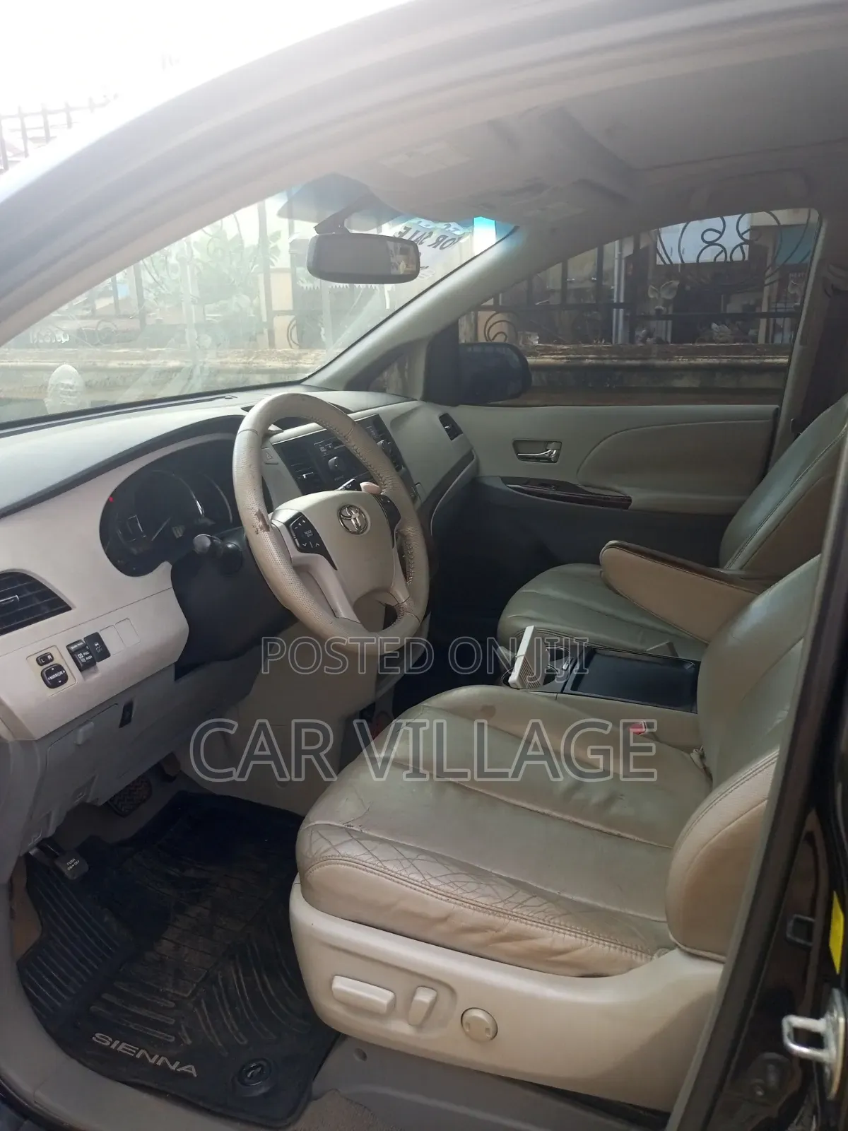 Toyota Sienna 2011 Black