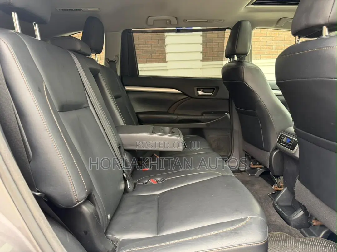 Toyota Highlander XLE V6 4x4 (3.5L 6cyl 6A) 2016 Gray