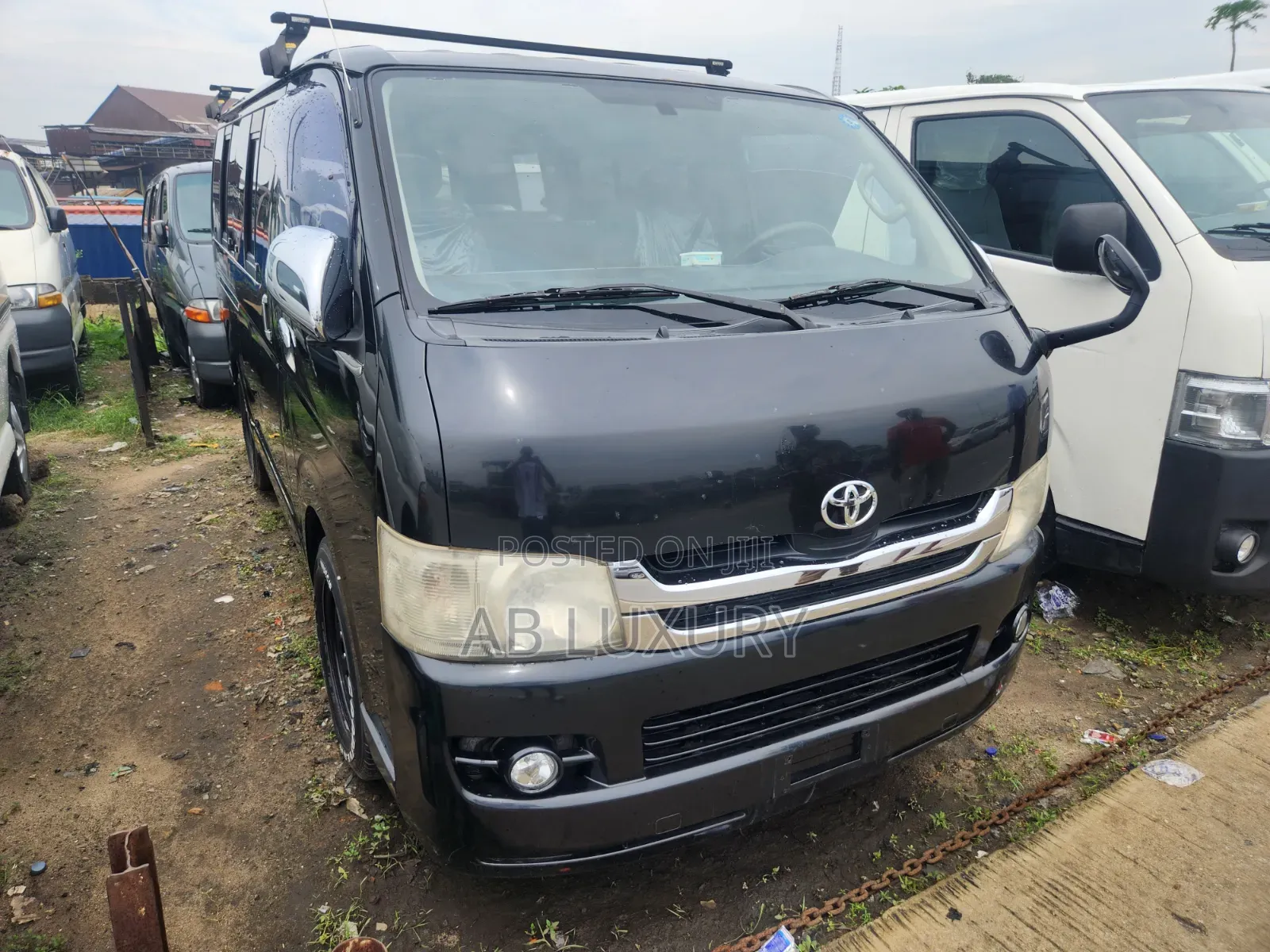 Toyota HiAce 2016 Black
