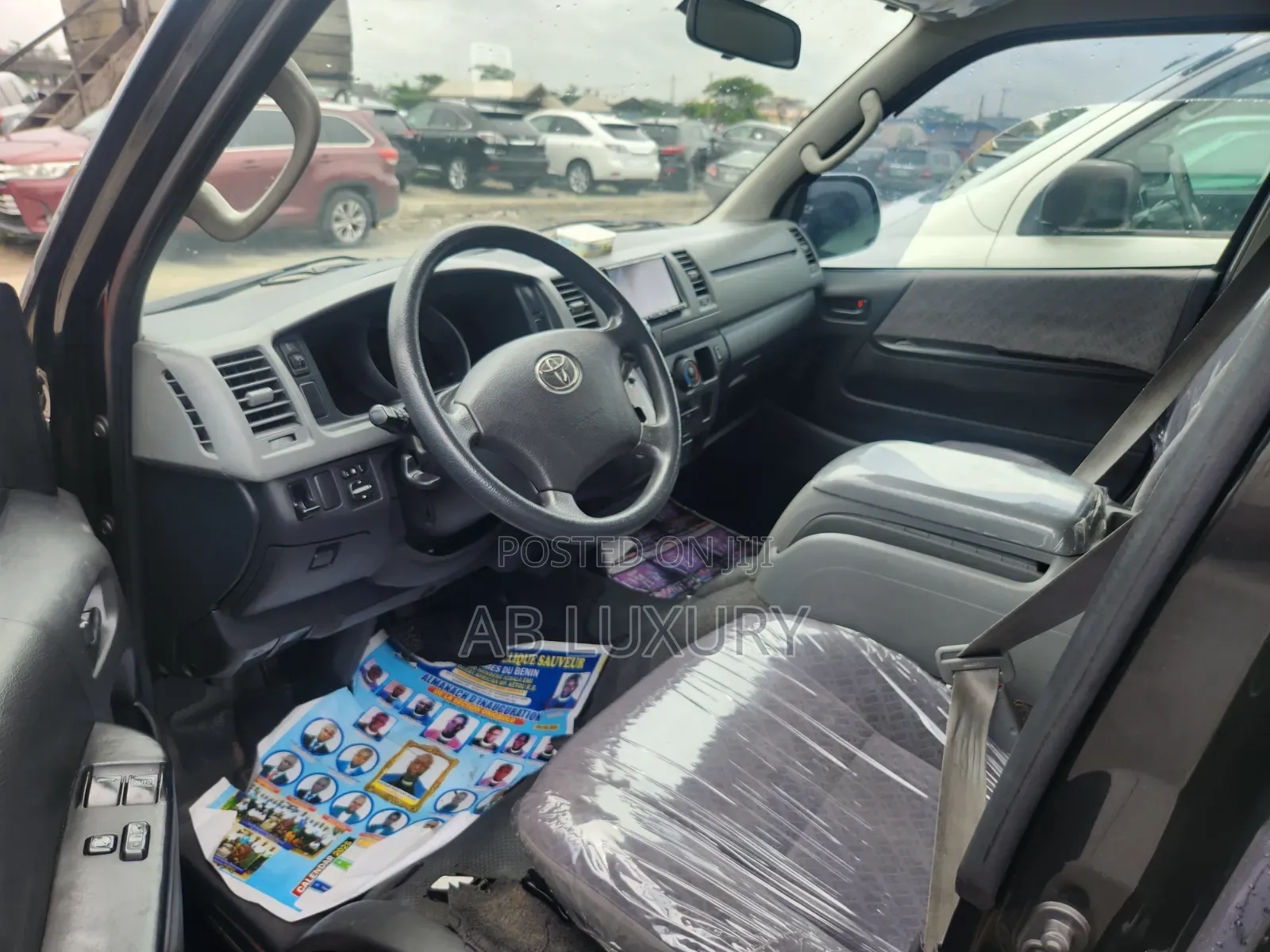 Toyota HiAce 2016 Black
