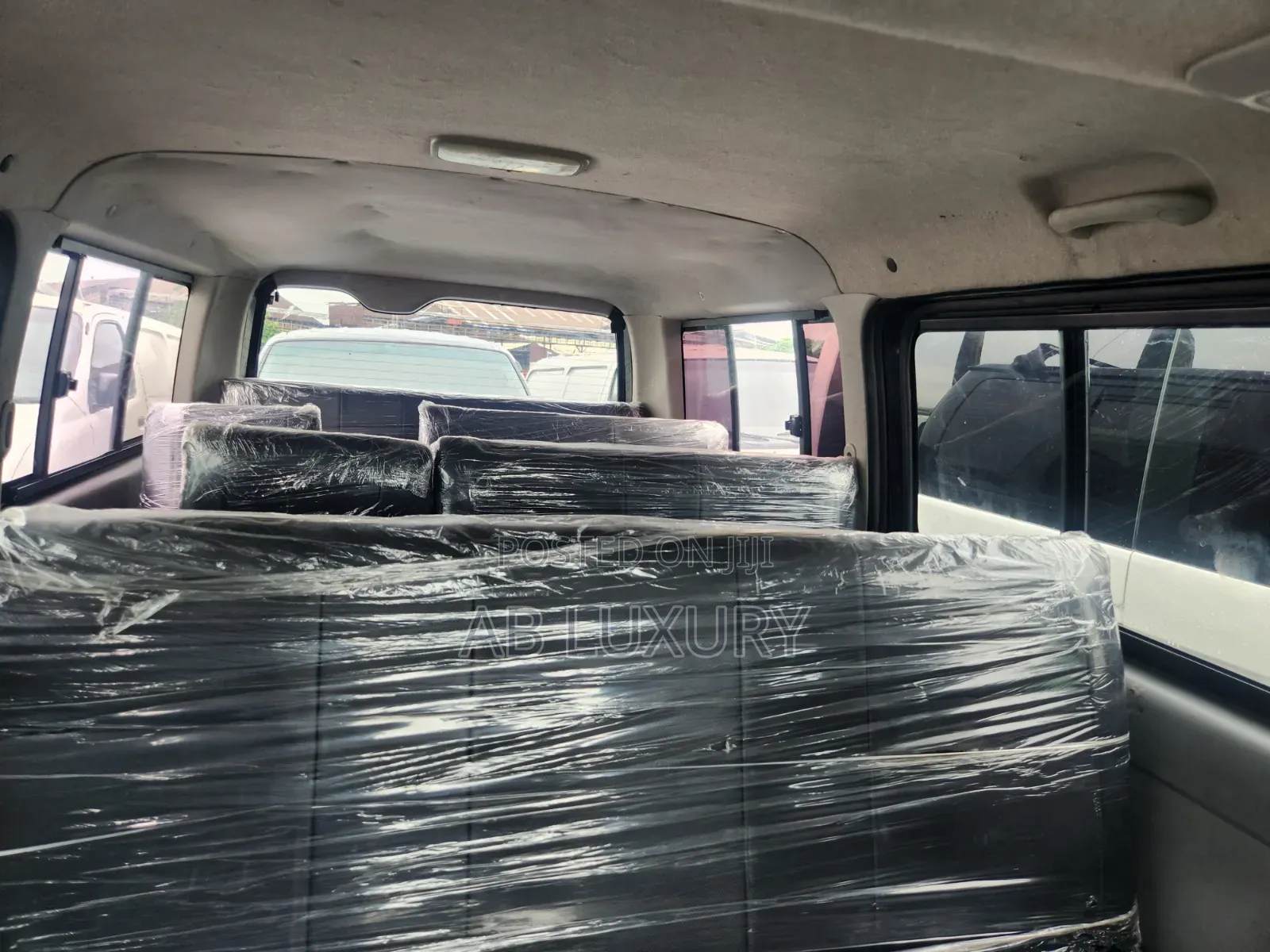 Toyota HiAce 2016 Black