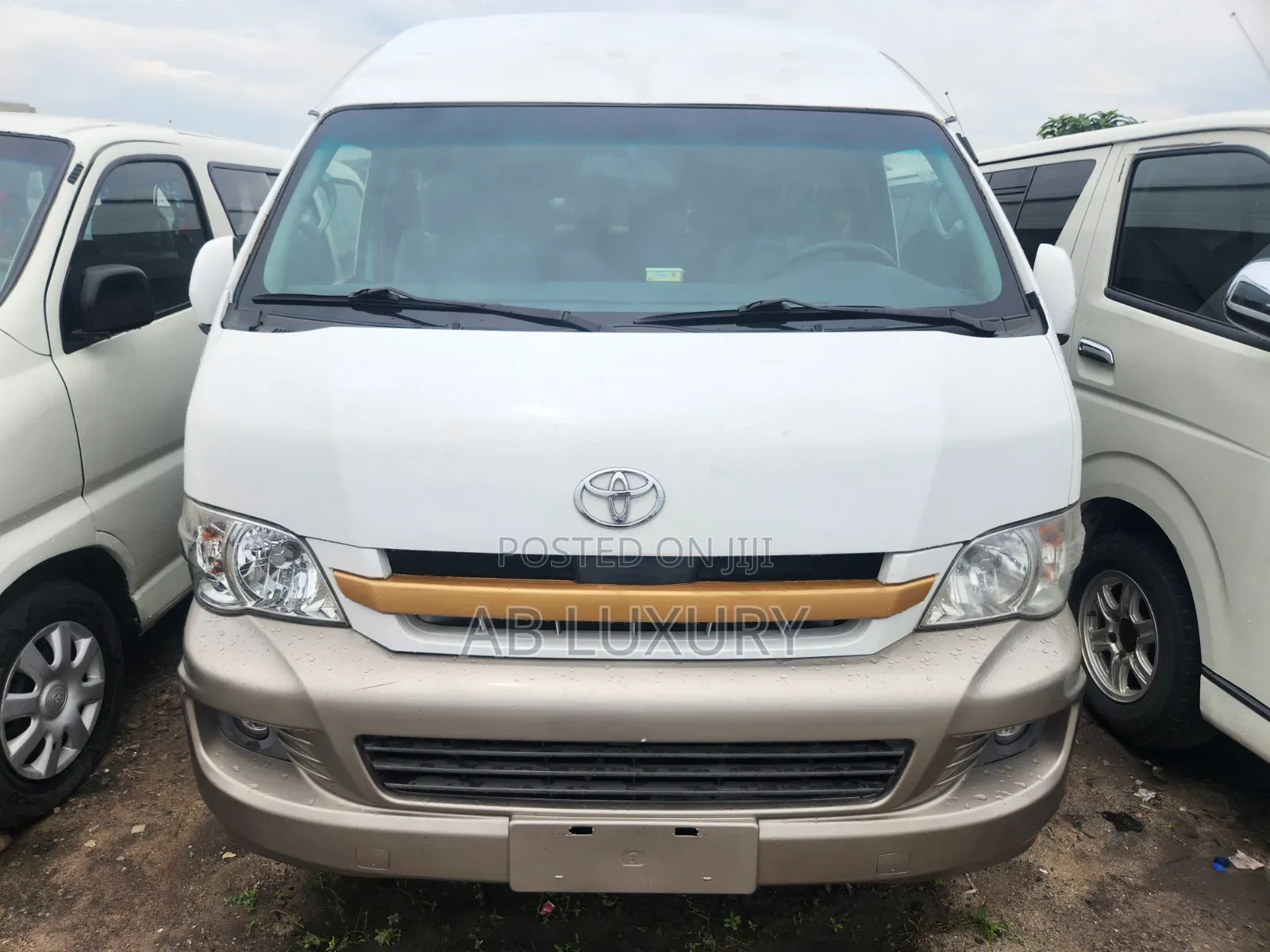 Toyota HiAce 2018 White