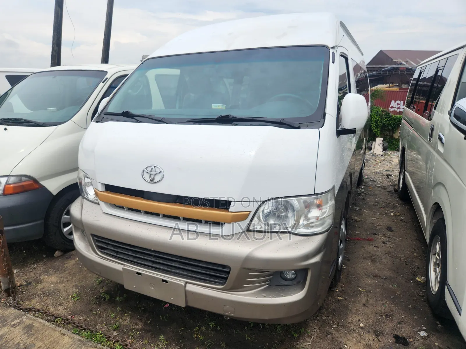 Toyota HiAce 2018 White