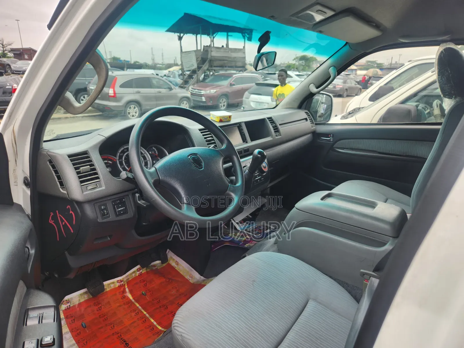 Toyota HiAce 2018 White