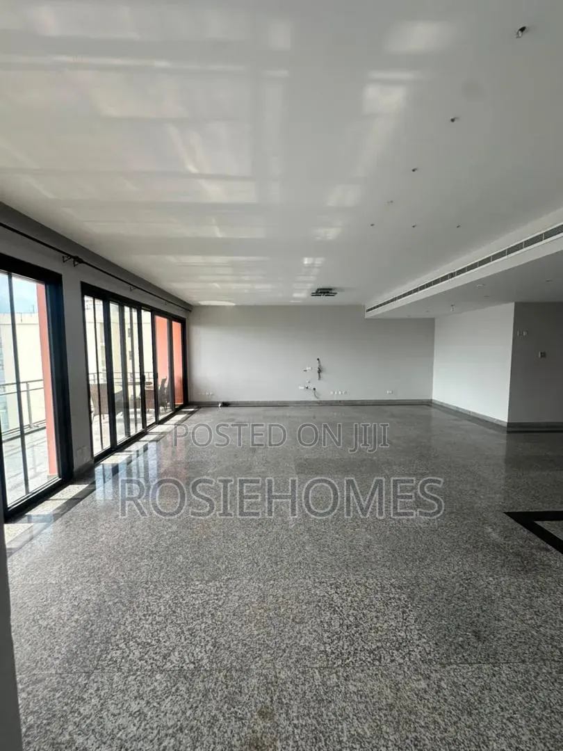 4bdrm Duplex in Banana Island for rent