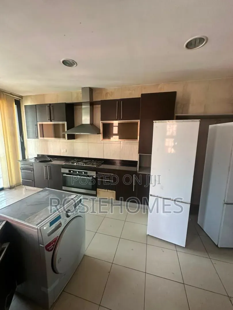 4bdrm Duplex in Banana Island for rent