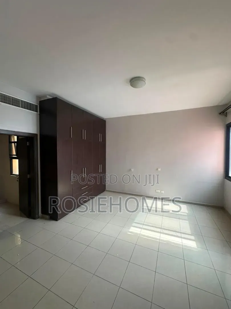 4bdrm Duplex in Banana Island for rent