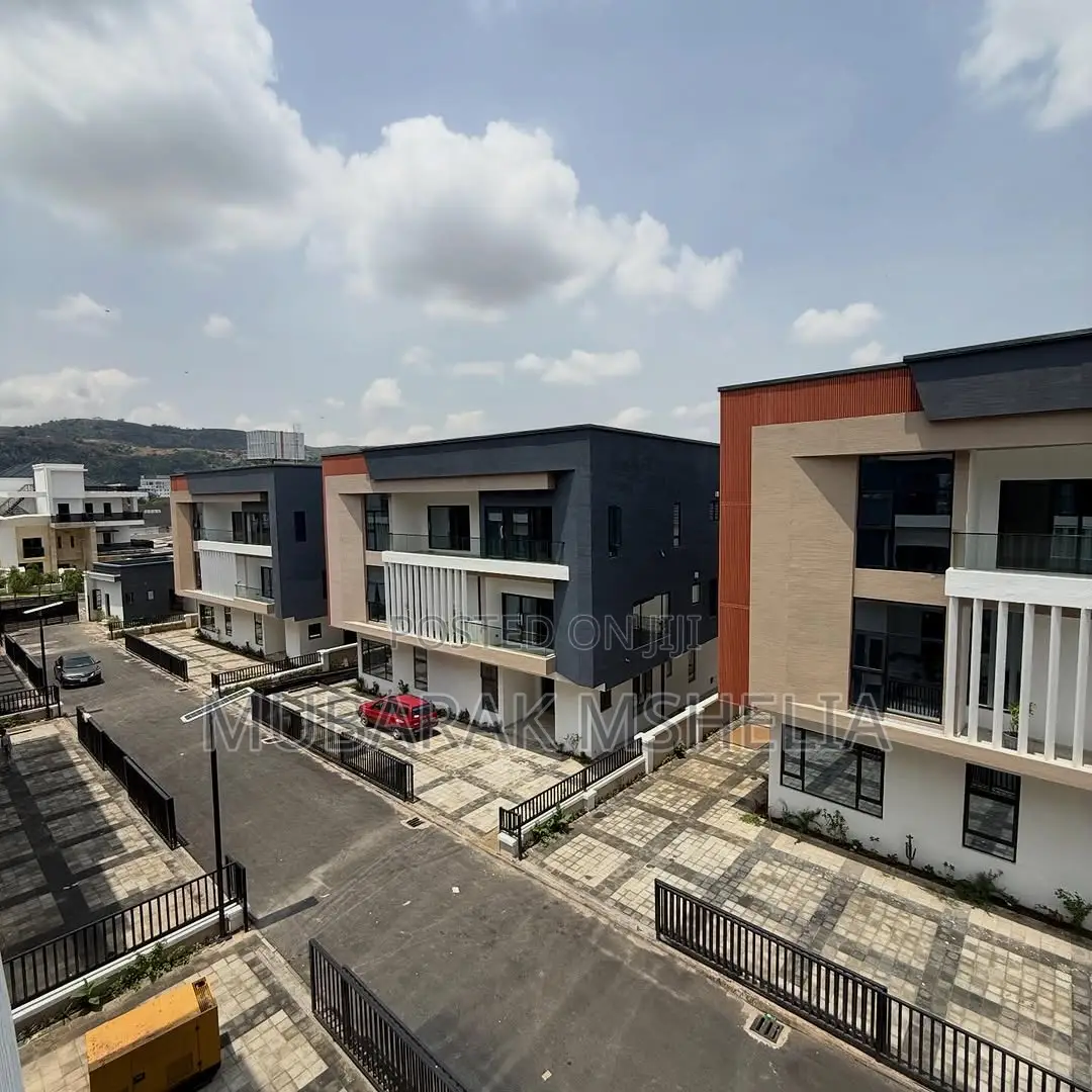 6bdrm Duplex in Katampe Extension for sale