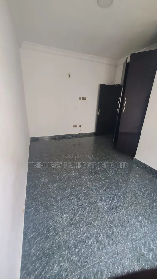 3bdrm Apartment in Chevron for rent