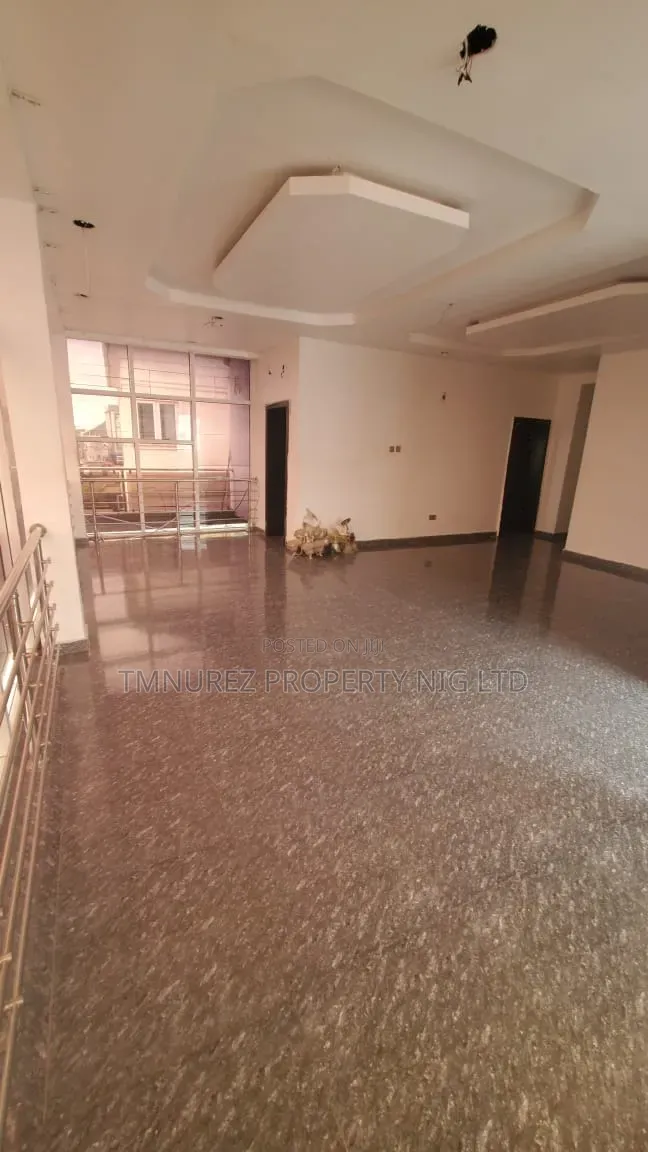 3bdrm Apartment in Chevron for rent
