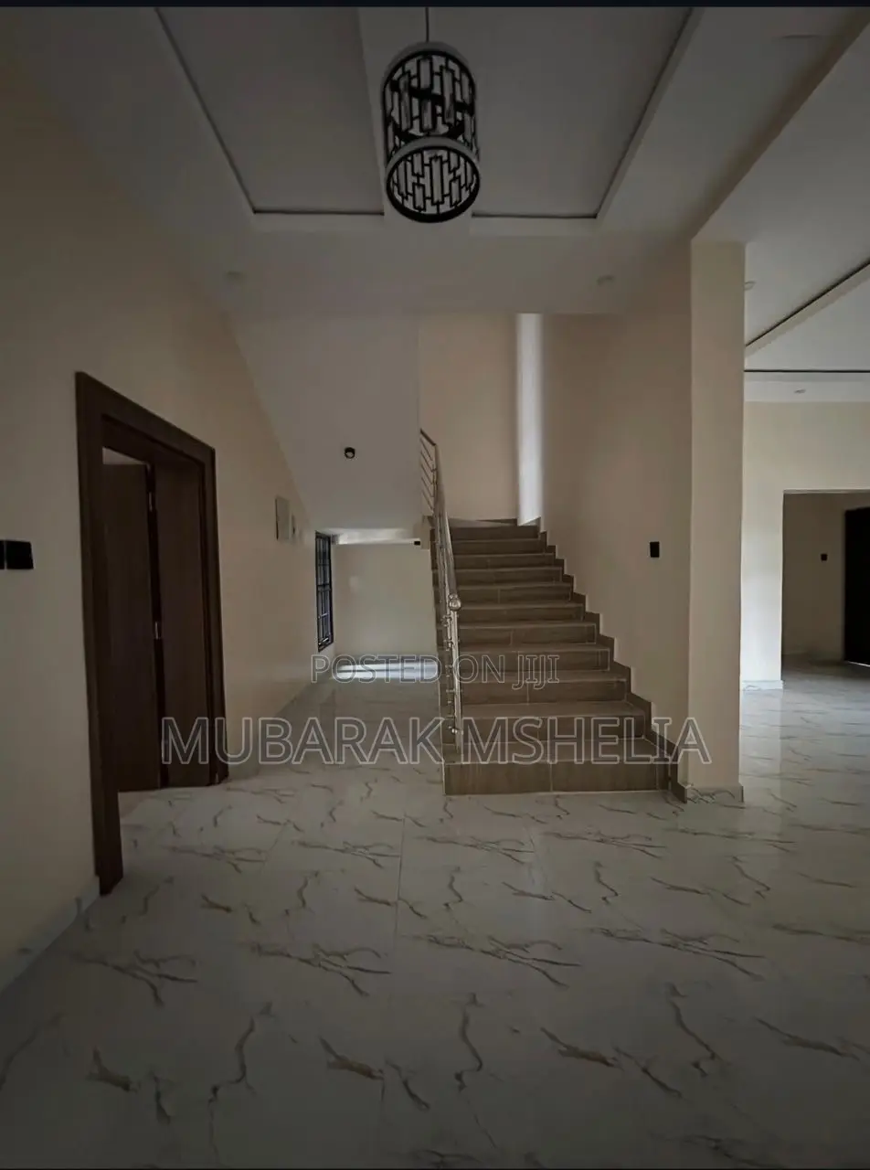 4bdrm Duplex in Mabushi for sale