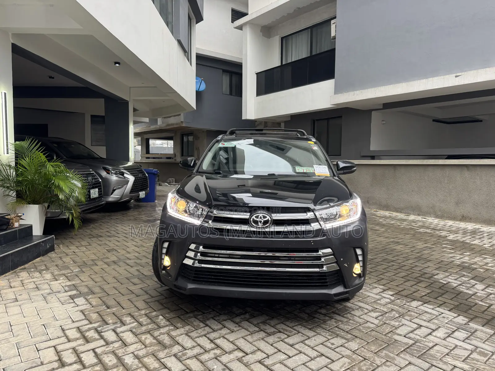 Toyota Highlander Limited Platinum 4dr SUV AWD (3.5L 6cyl 6A) 2015