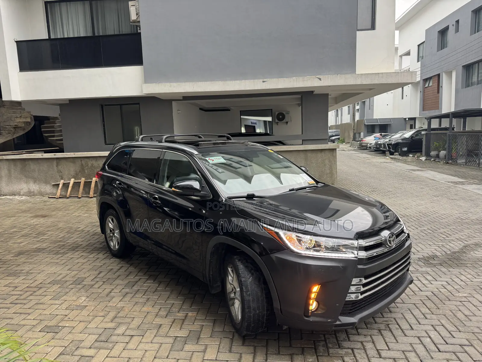 Toyota Highlander Limited Platinum 4dr SUV AWD (3.5L 6cyl 6A) 2015