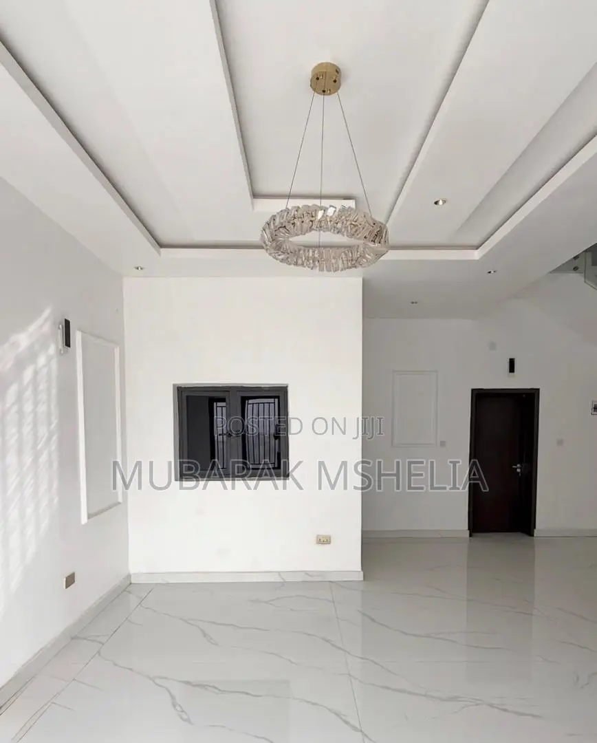 5bdrm Duplex in Guzape District for sale