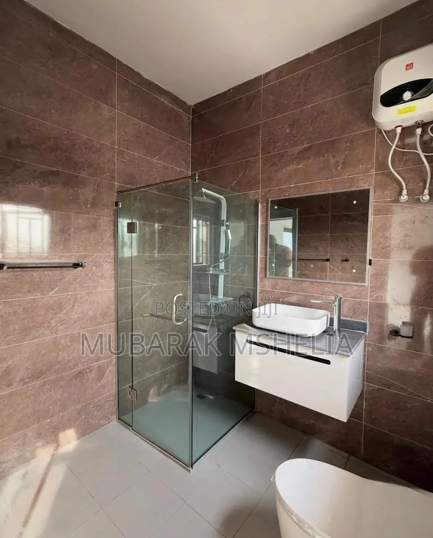5bdrm Duplex in Guzape District for sale