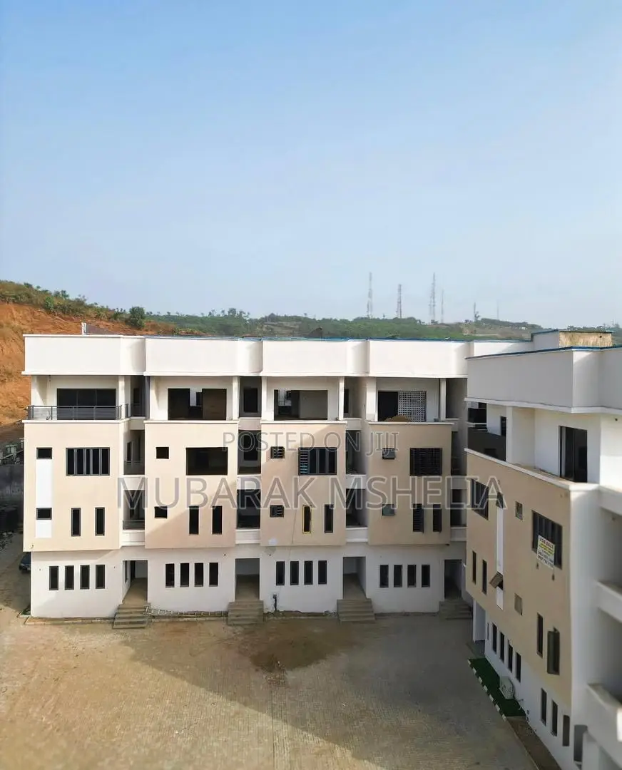 5bdrm Duplex in Guzape District for sale