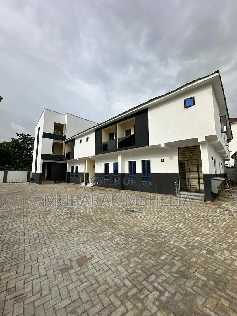 3bdrm Duplex in Gaduwa for sale