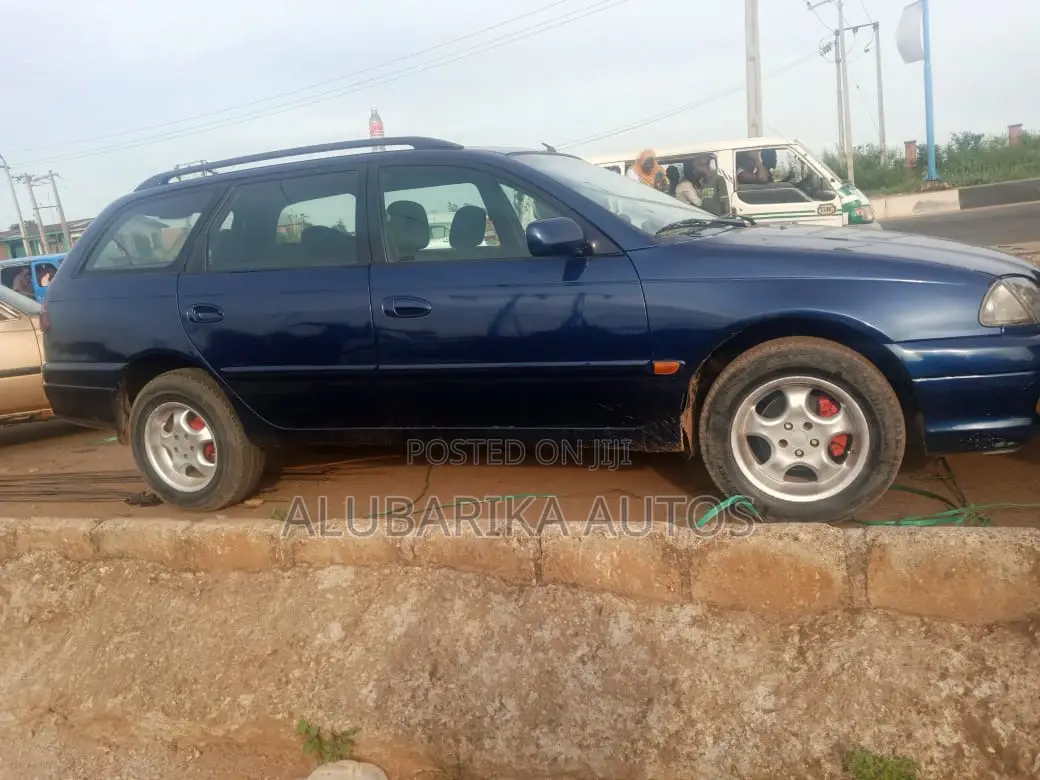 Toyota Avensis 2005 Blue