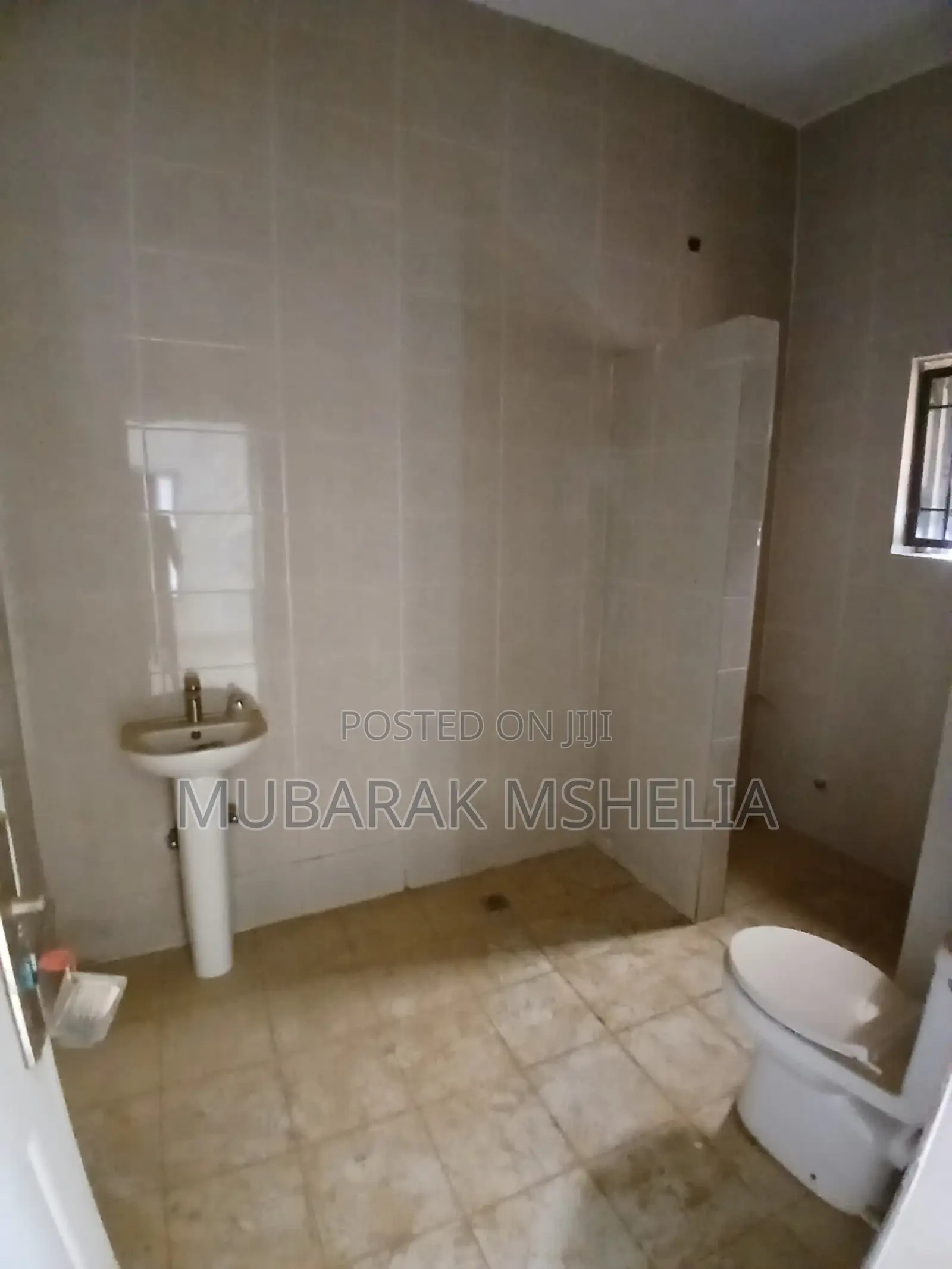3bdrm Block of Flats in Kaura for sale