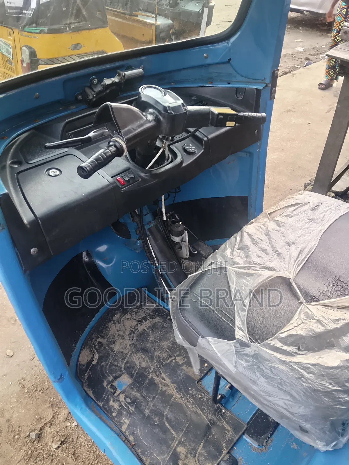 Bajaj Avenger 220 Street 2000 Blue