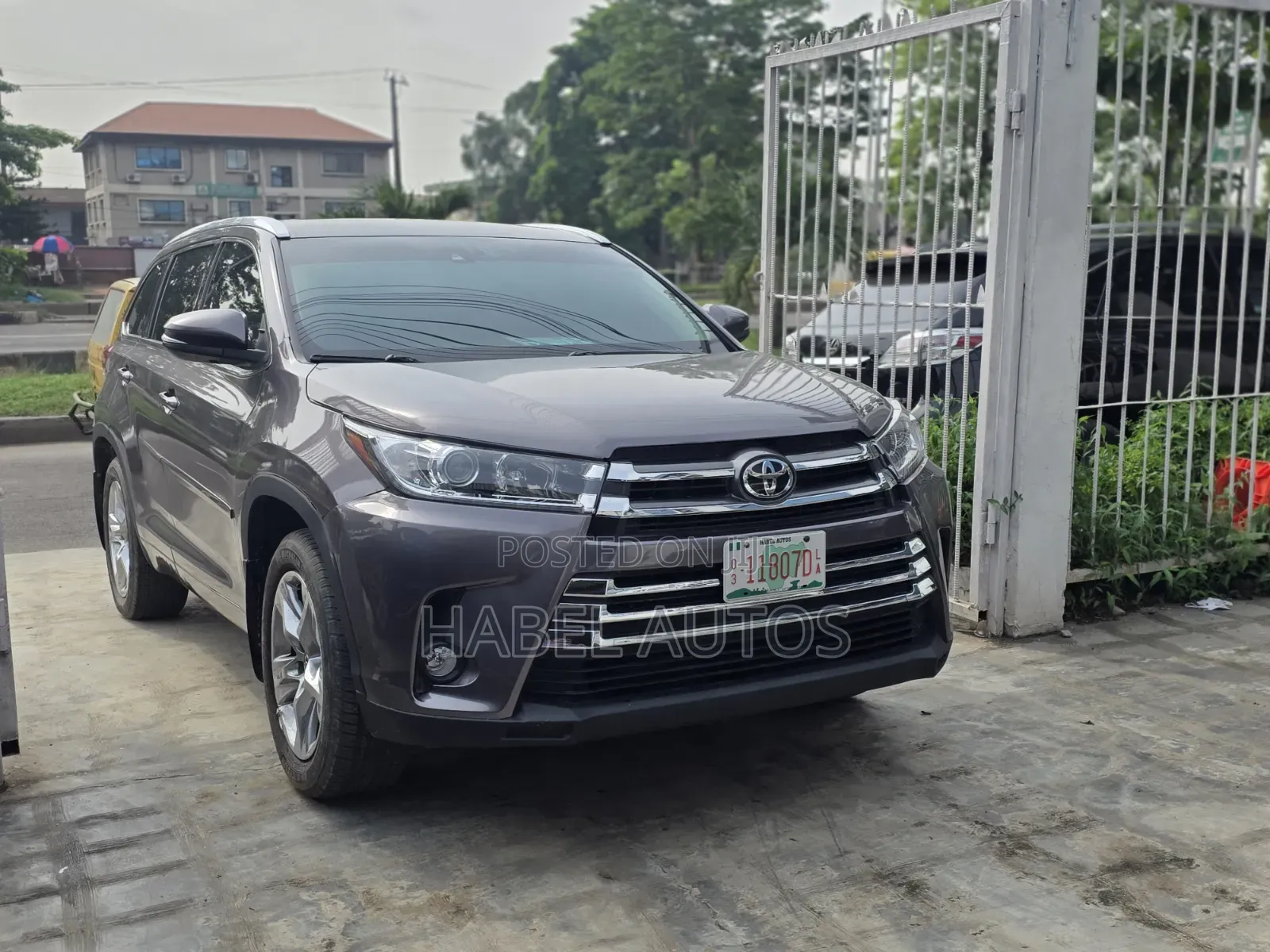 Toyota Highlander Limited 4dr SUV AWD (3.5L 6cyl 6A) 2015 Gray