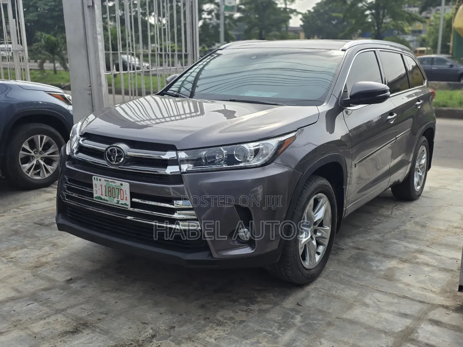 Toyota Highlander Limited 4dr SUV AWD (3.5L 6cyl 6A) 2015 Gray