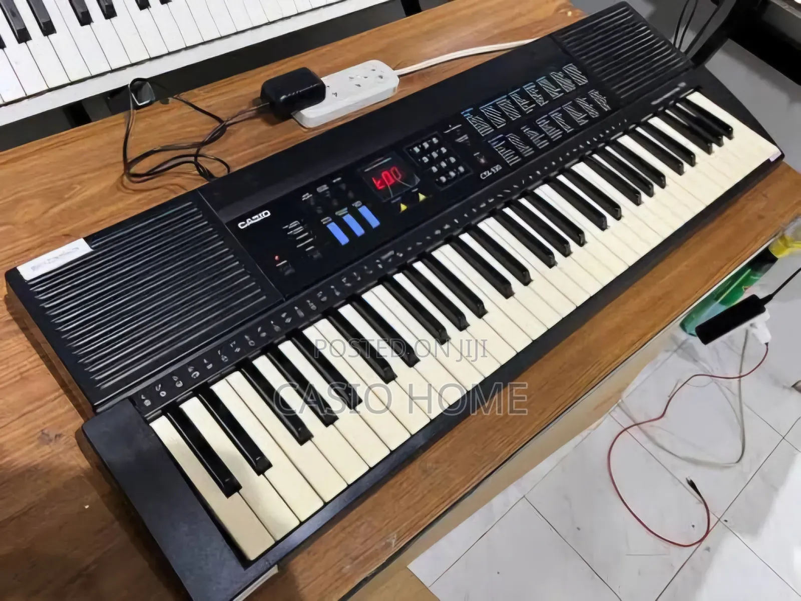 Neat Working Casio Keyboard Piano With Transpose and Adapter
