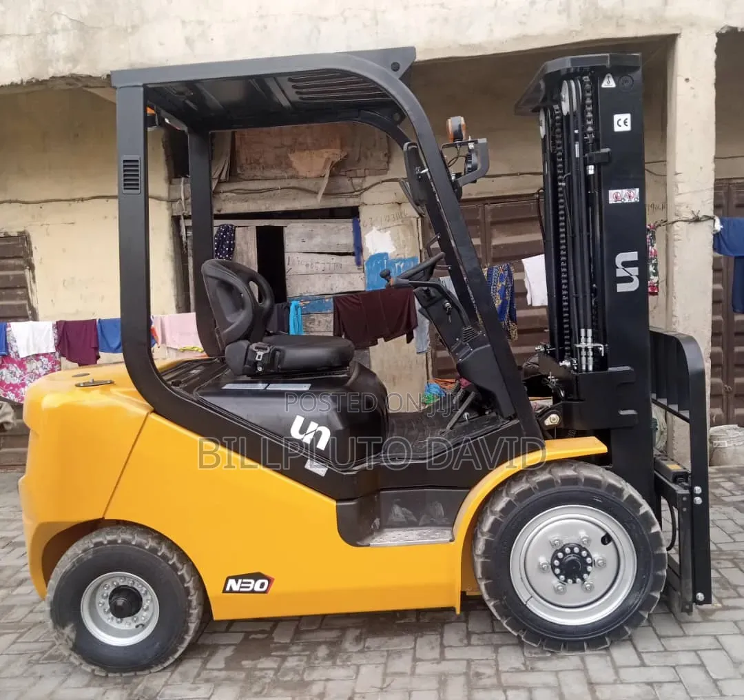Un Series N100 Diesel Forklift,
