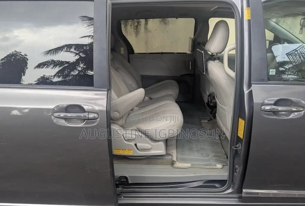 Toyota Sienna 2014 Gray