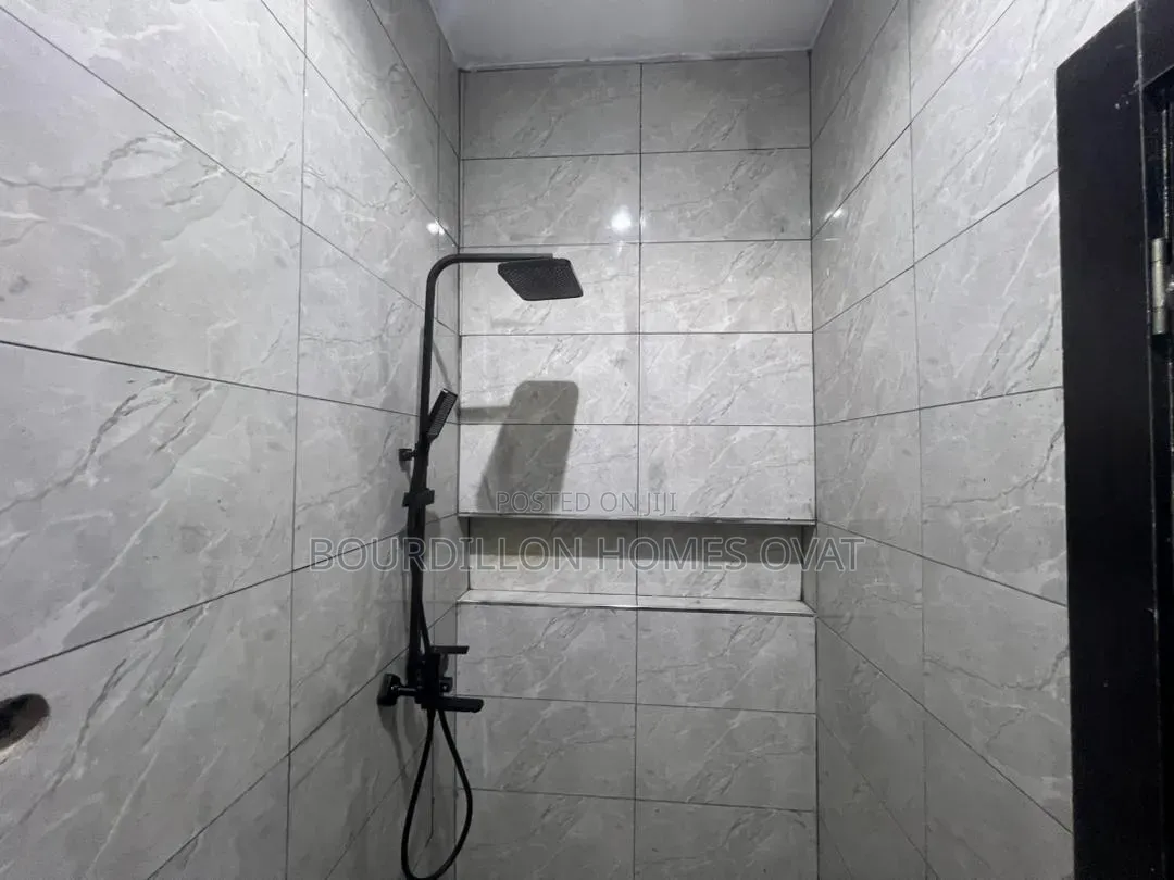 2bdrm Apartment in Ologolo Lekki Lagos for sale