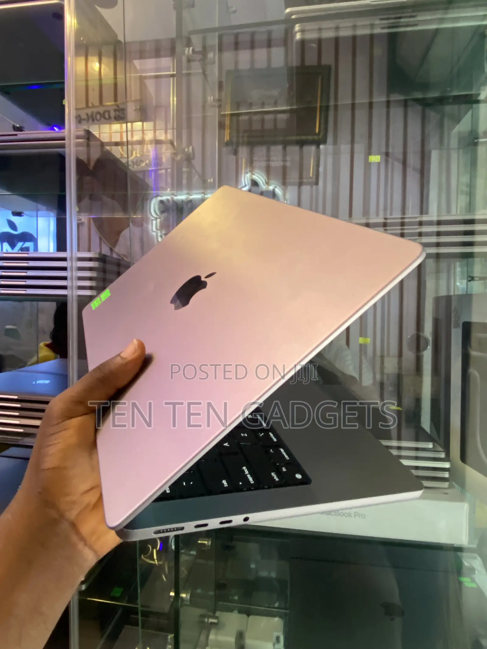 Laptop Apple MacBook Pro 2021 M1 16GB Apple M1 Pro SSD 512GB