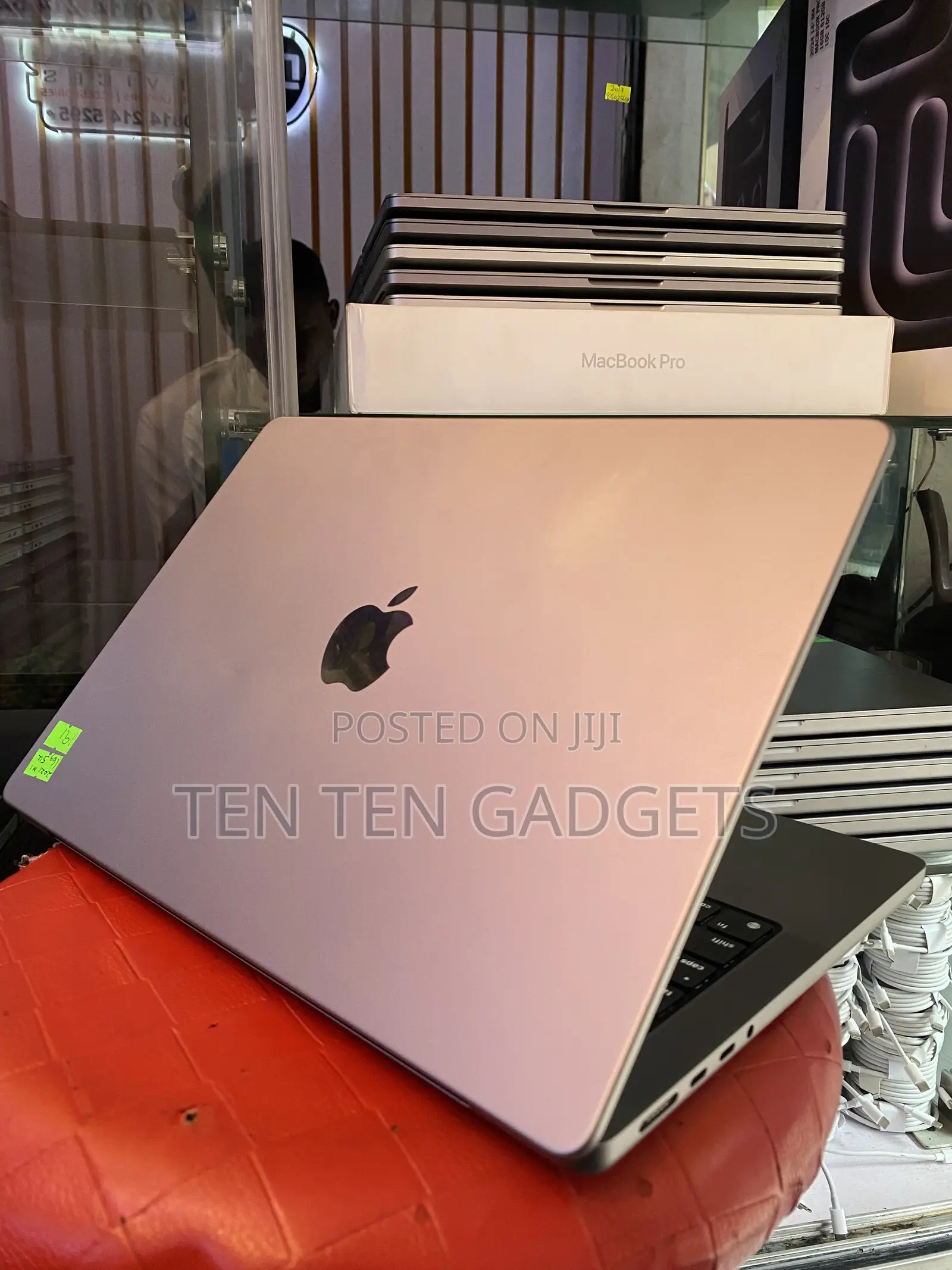 Laptop Apple MacBook Pro 2021 M1 16GB Apple M1 Pro SSD 512GB